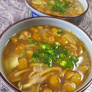 なめこ白菜の味噌汁